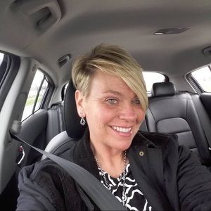 Meet your Posher, Laurie